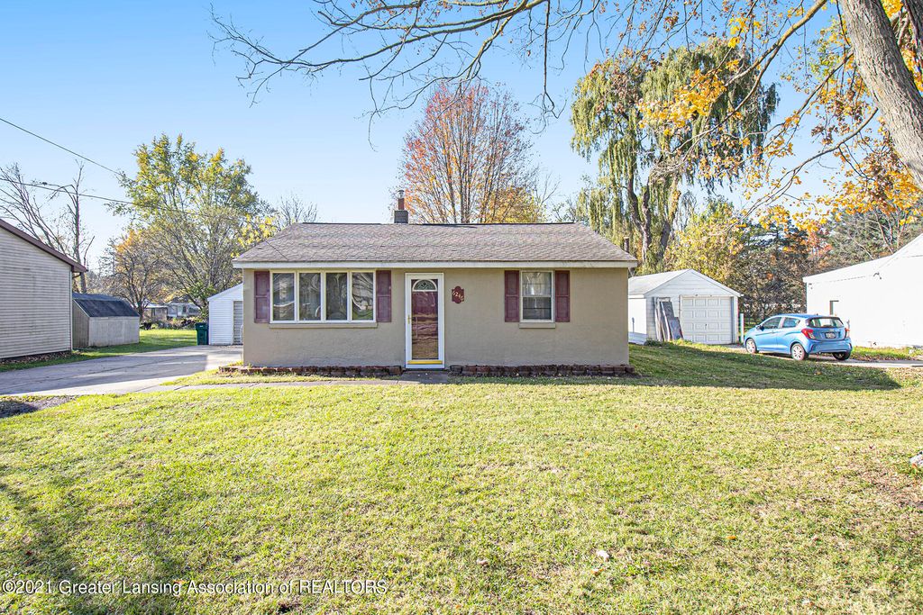 6246 Cooper Rd, Lansing, MI 48911