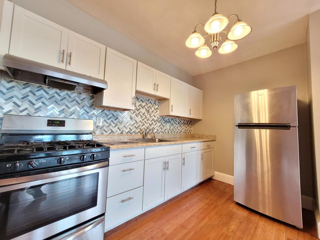 338 Warren St #6, Boston, MA 02119