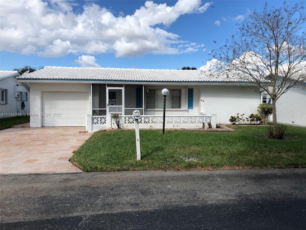 8229 NW 14th St, Plantation, FL 33322
