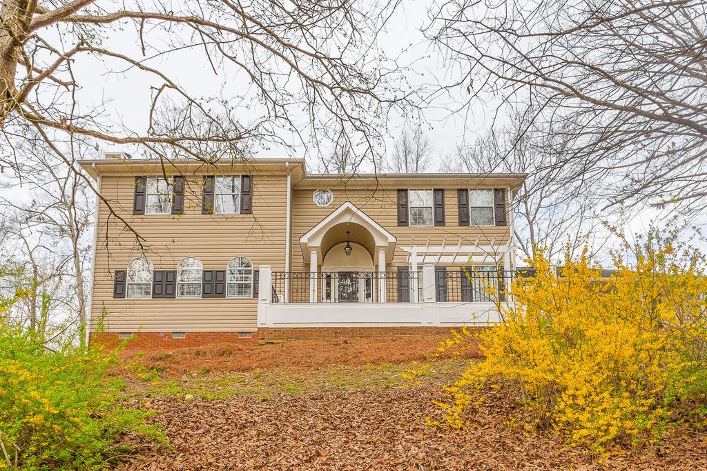 1222 Arabian Dr, Dalton, GA 30720 4 Bed, 3 Bath Single