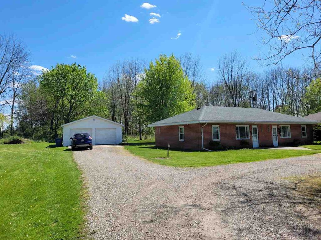 135-137 E Chicago St, Quincy, MI 49082