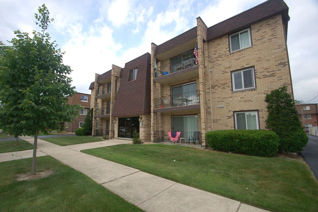 10716 Kilpatrick Ave, Oak Lawn, IL 60453