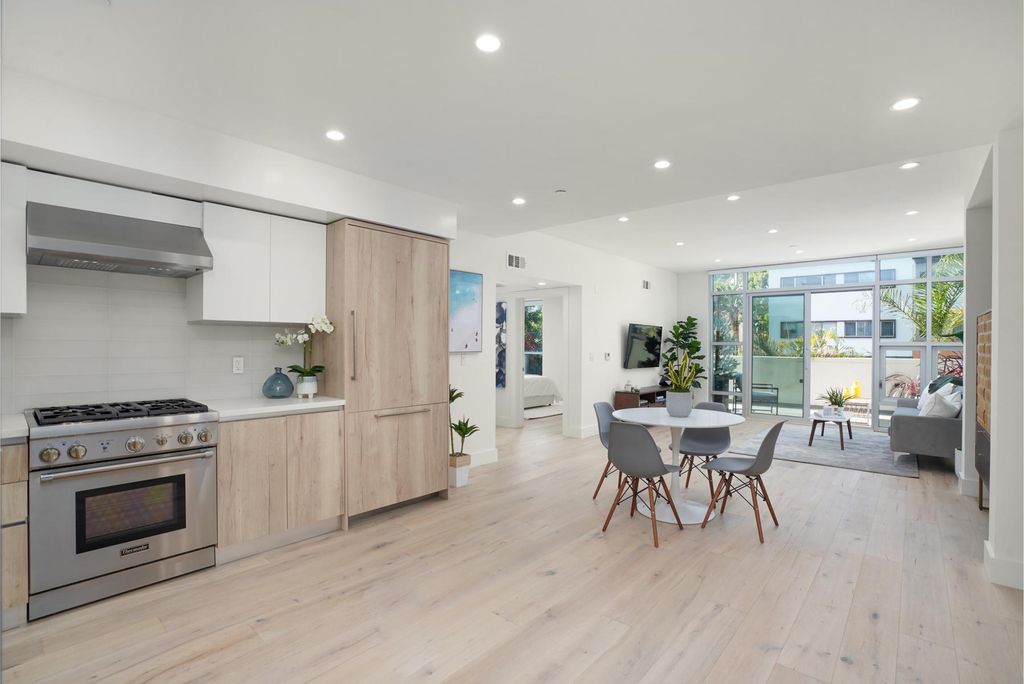 8210 Fountain Ave #203, Los Angeles, CA 90046
