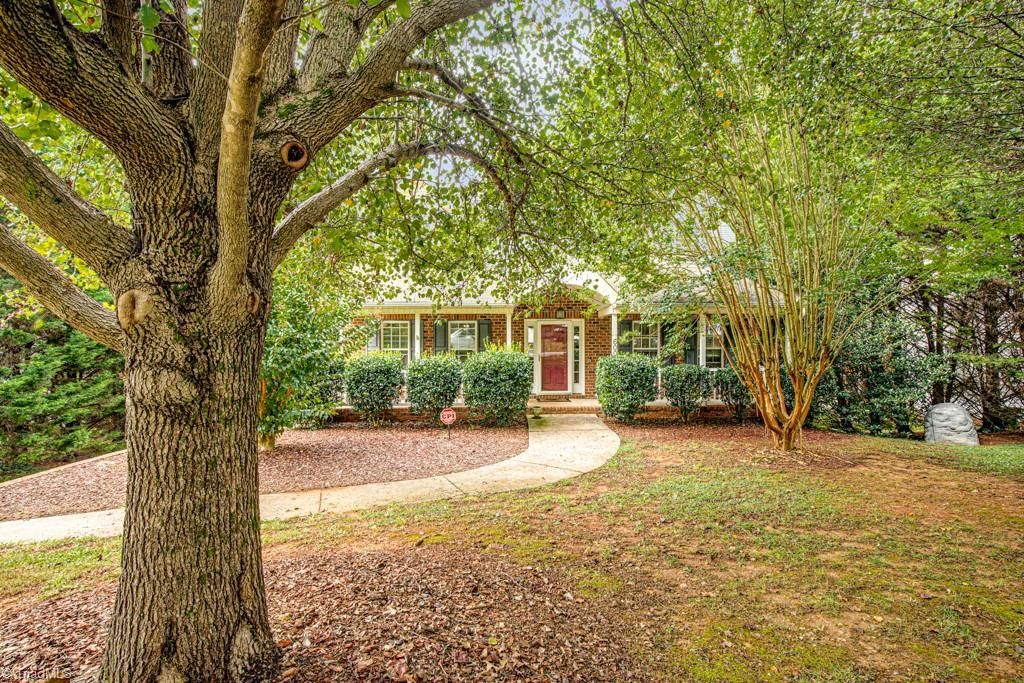 6008 Delburg Dr, Winston Salem, NC 27106