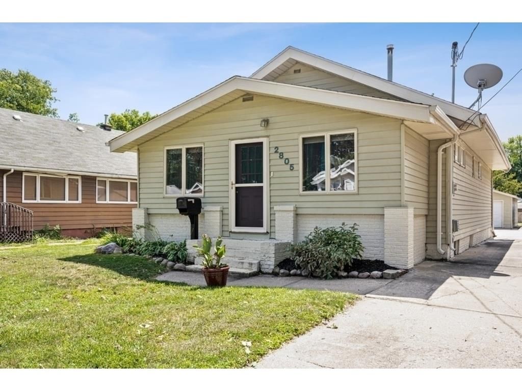 2805 E Grand Ave, Des Moines, IA 50317 | Trulia