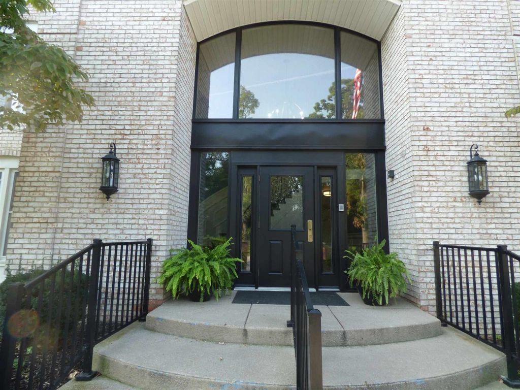 1077 Greenleaf Blvd 112, Elkhart, IN 46514 2 Bed, 2 Bath Condo MLS