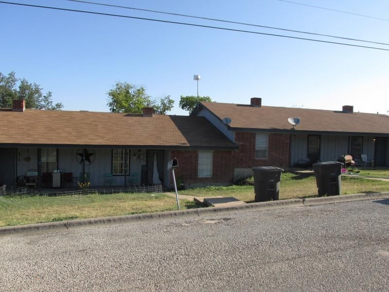 1008 W 2nd St, Brady, TX 76825