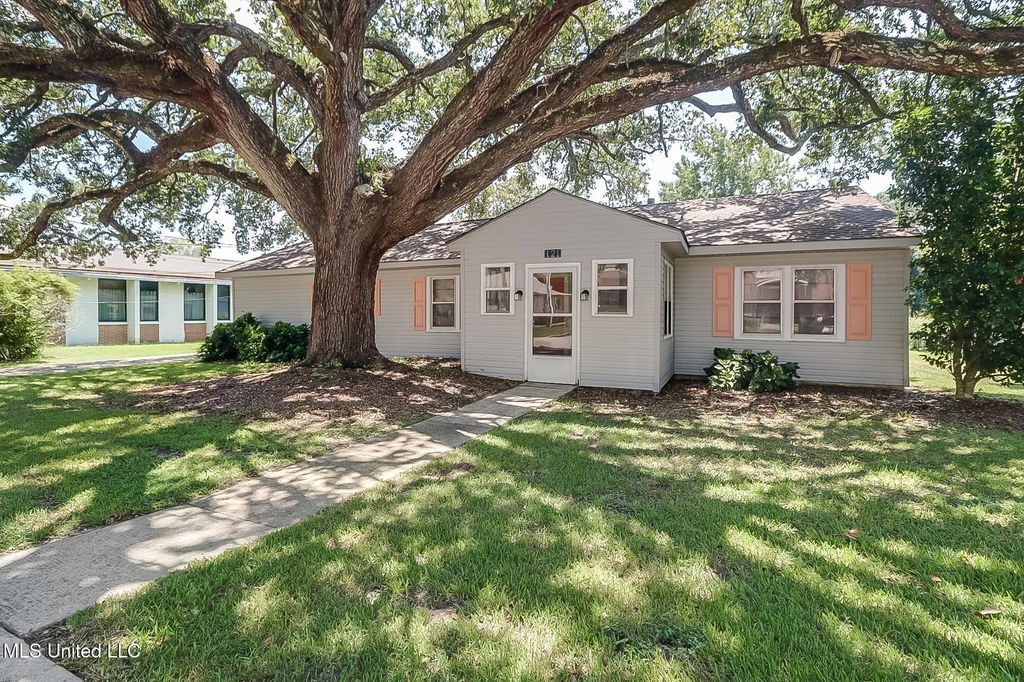 121 E  2nd St, Long Beach, MS 39560