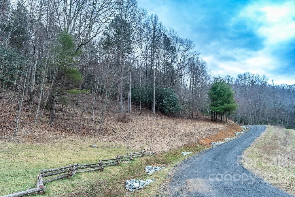 15 River Valley Overlook ELK, Elk Park, NC 28622 MLS CAR3892107