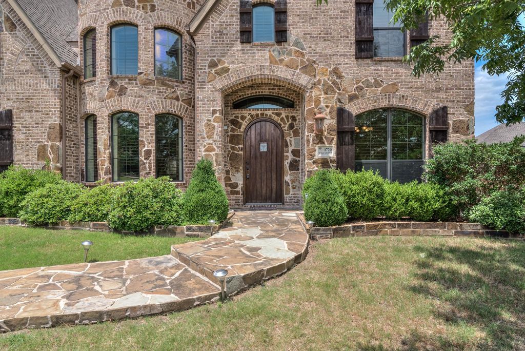 1720 W Point Dr, Carrollton, TX 75007