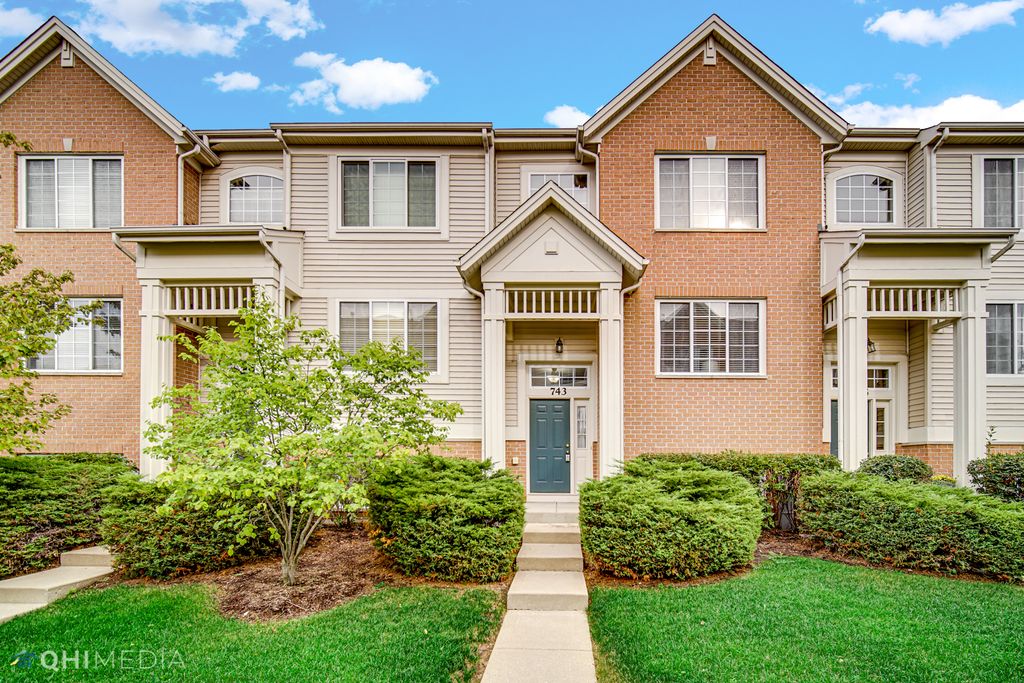 743 Hanbury Dr, Des Plaines, IL 60016