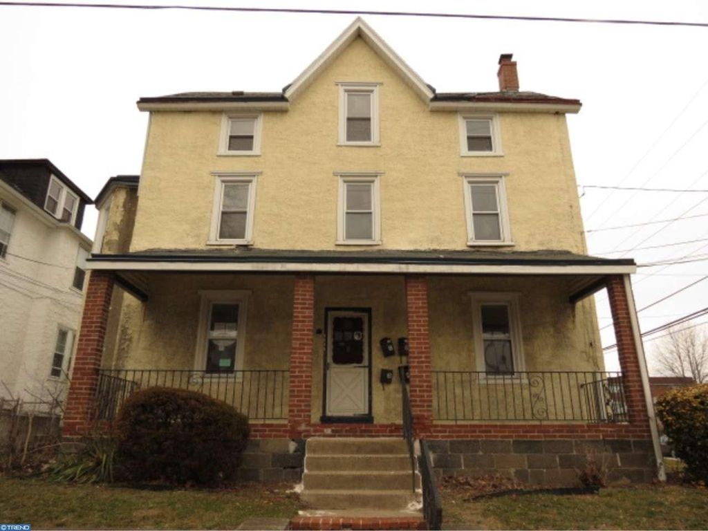 143 E  Broadway Ave, Clifton Heights, PA 19018