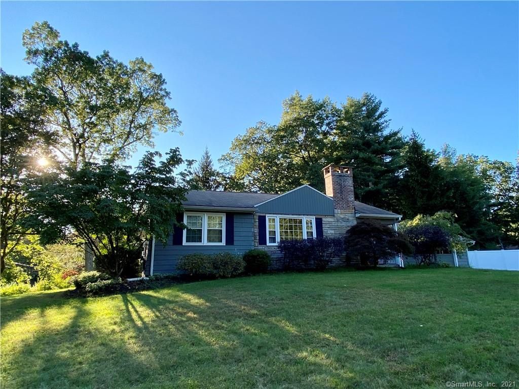 13 Jackson St, Avon, CT 06001