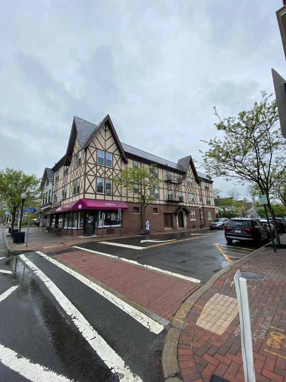 5 Center St #7, Chatham, NJ 07928