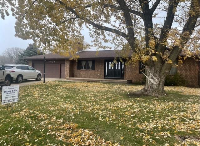 1625 Colonial Dr, Manson, IA 50563