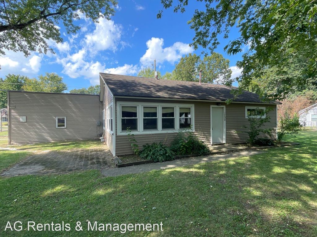 1730 Scotsdale Dr, Fort Wayne, IN 46819