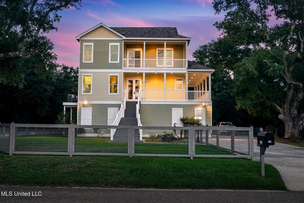 253 S  Lang Ave, Long Beach, MS 39560