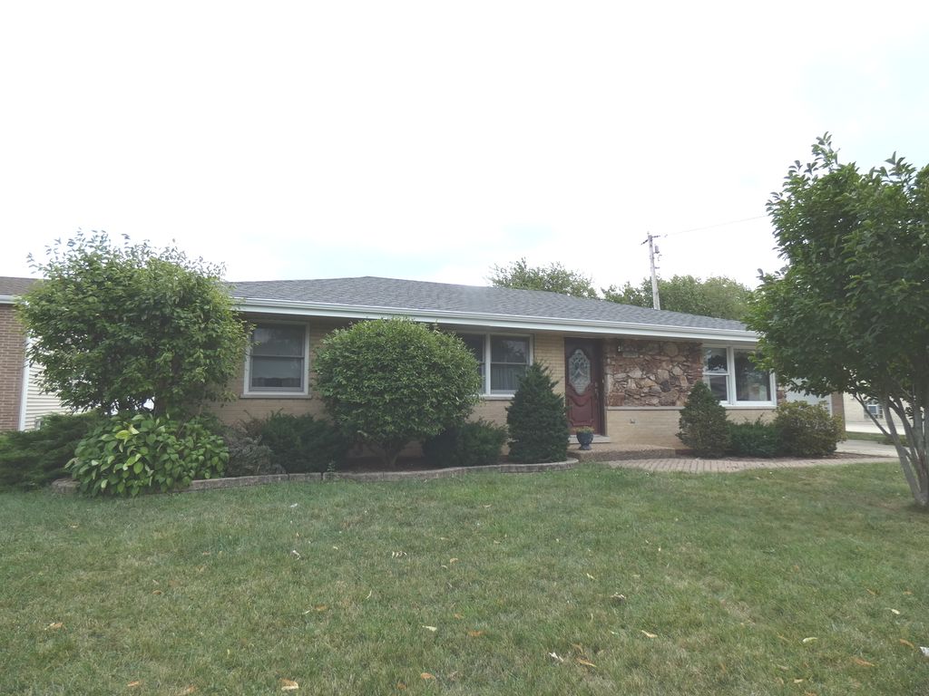 1051 S Center St, Bensenville, IL 60106