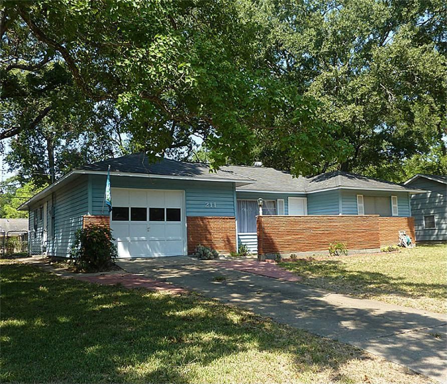 211 Palm Ln, Lake Jackson, TX 77566 | Trulia