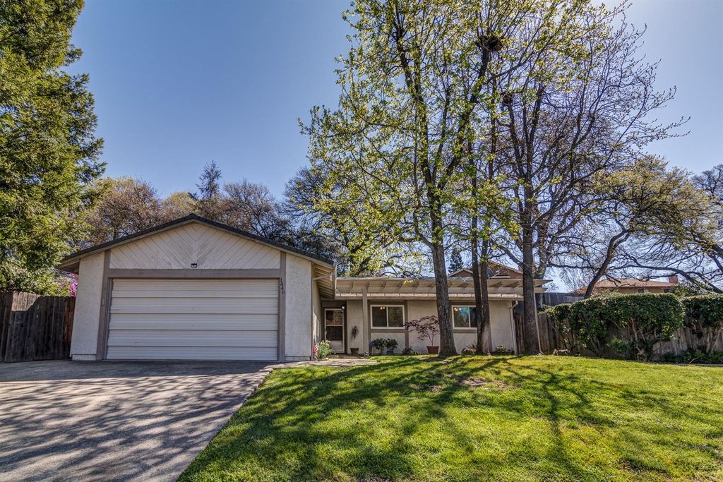 1440 W Colonial Pkwy, Roseville, CA 3 Bed, 2 Bath Single