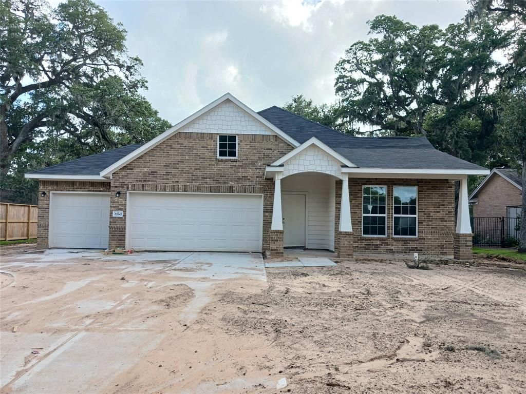2260 Riveroaks Dr, West Columbia, TX 77486