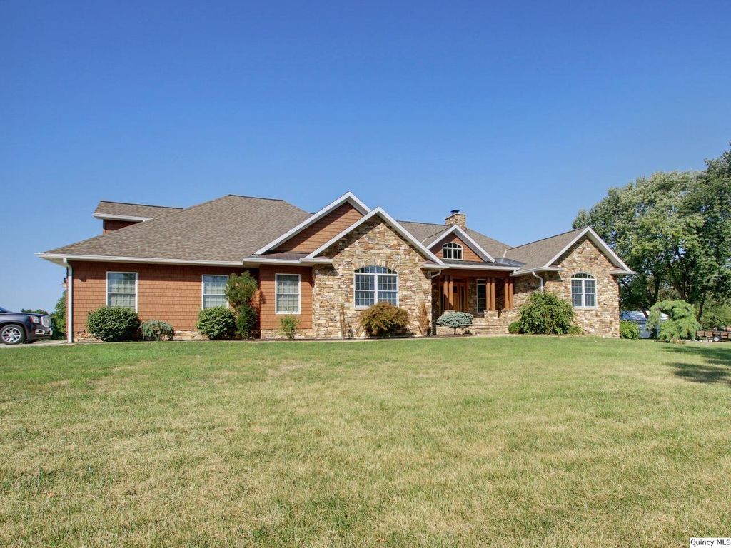 1708 S 36th St, Quincy, IL 62301