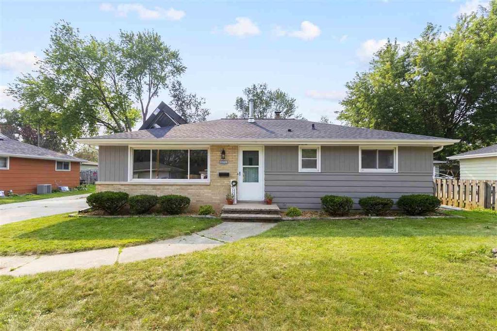 2519 N Owaissa St, Appleton, WI 54911