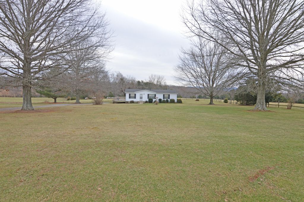 2025 Tolers Ferry Rd, Huddleston, VA 24104