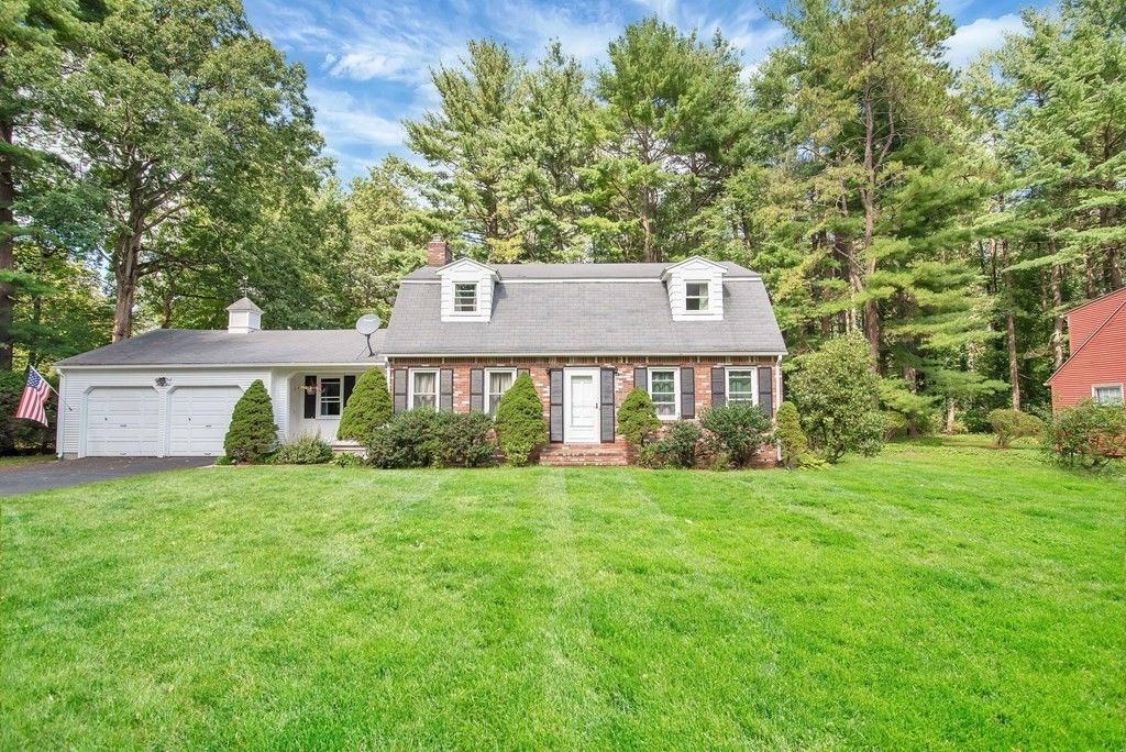 34 Joan St, Springfield, MA 01129