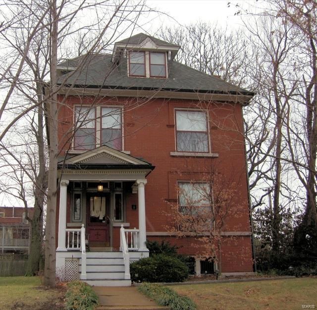 1718 Simpson Pl, Saint Louis, MO 63104