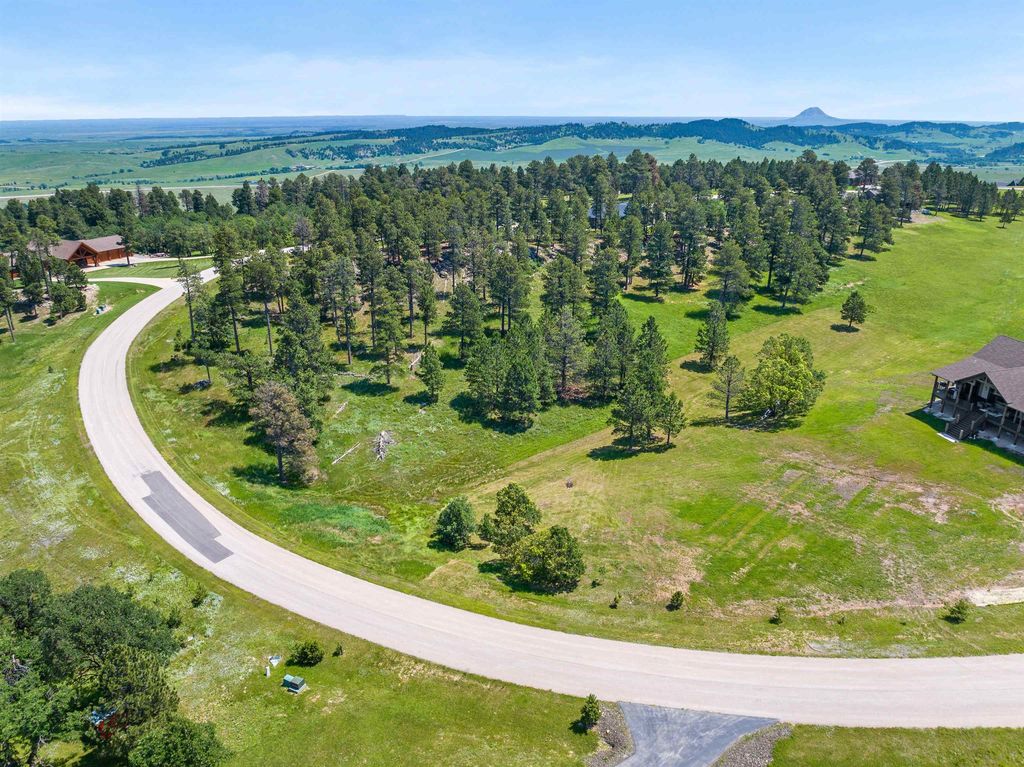 11829 Valley View Cir, Spearfish, SD 57783