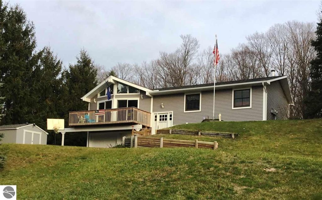 7117 S Whispering Hills Dr, Traverse City, MI 49684 Trulia