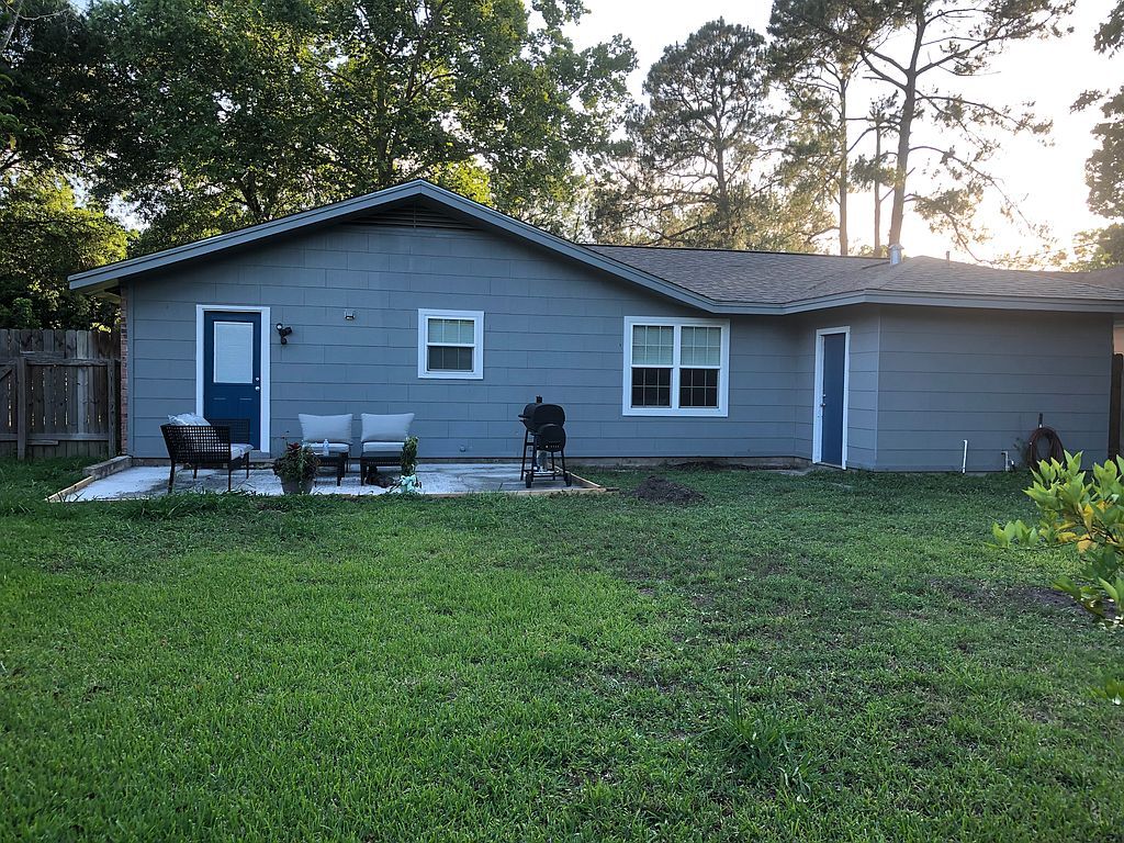 1607 Highland Dr, Bay City, TX 77414