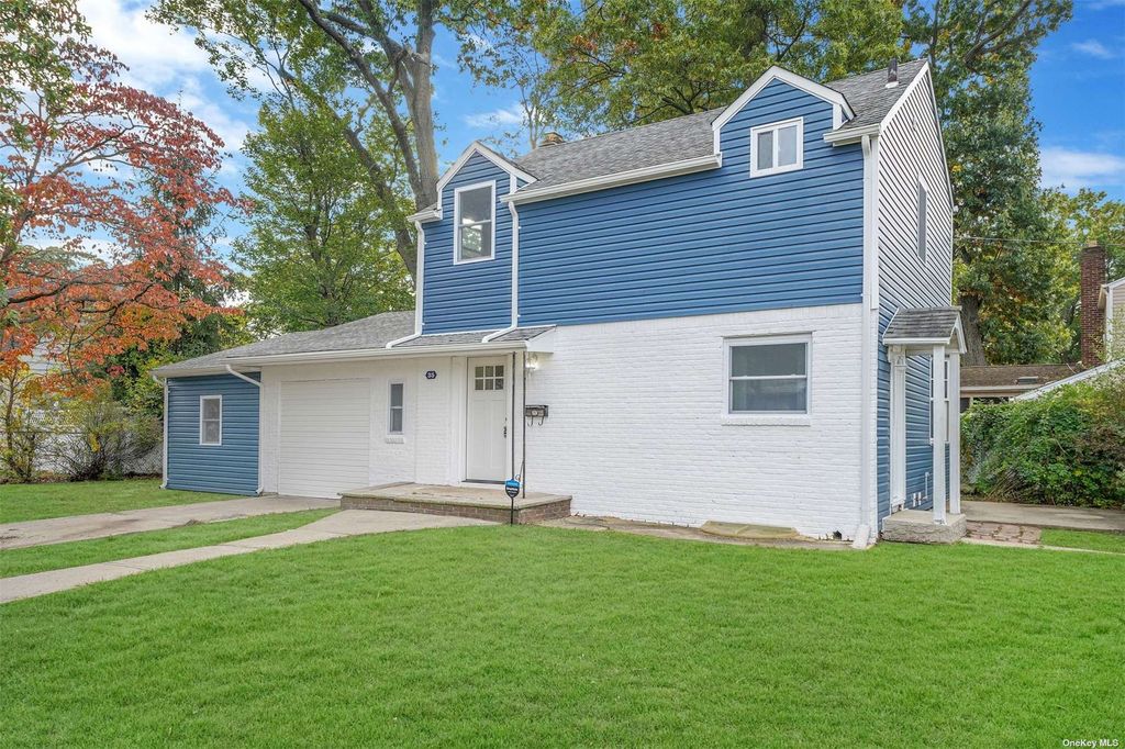 35 W Pennywood Avenue, Roosevelt, NY 11575 See Est. Value, Schools & More