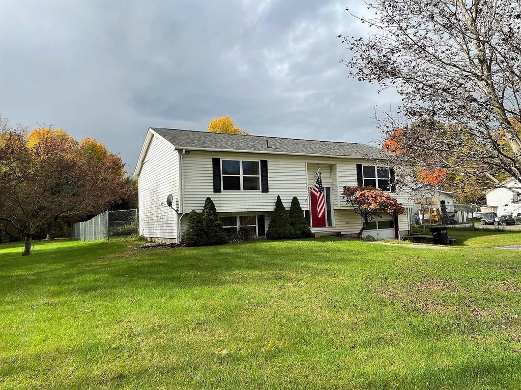 889 Mason St, Morrisonville, NY 12962