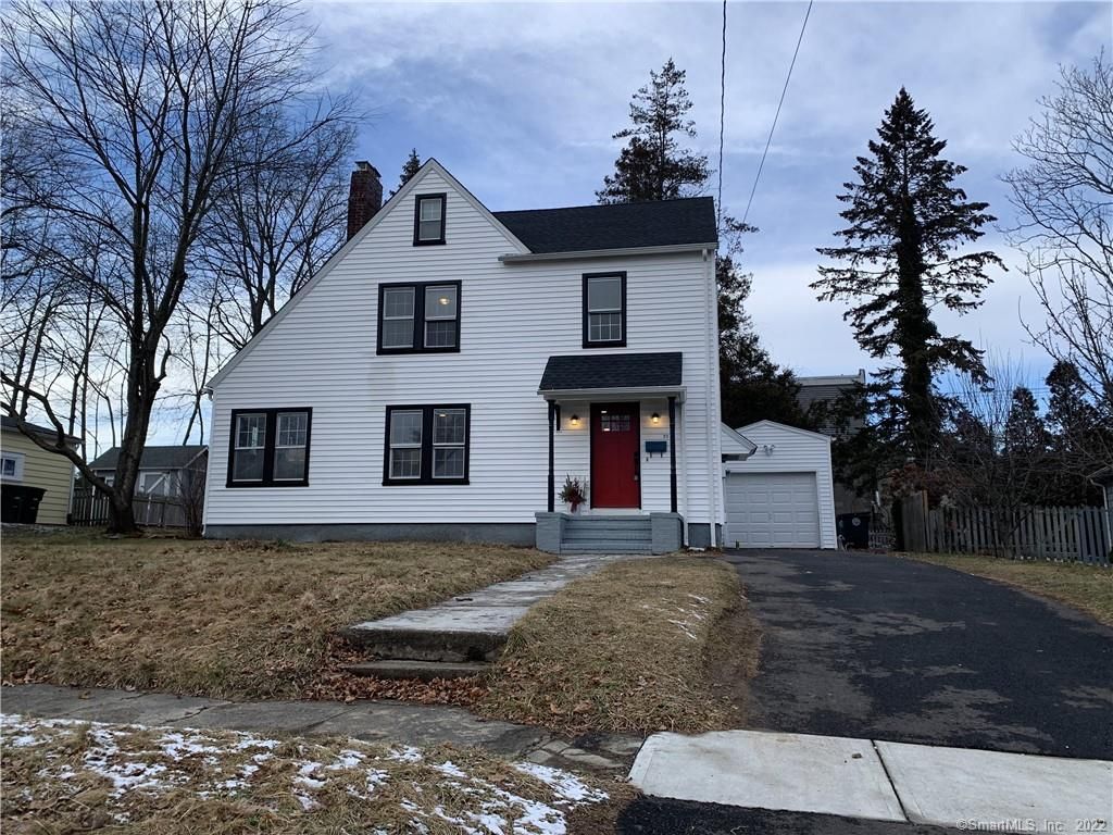 22 Fenway St N, Milford, CT 06460