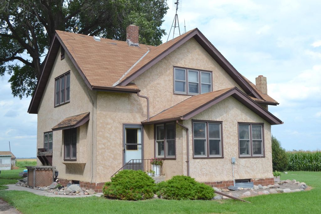 63870 210th St, Stewart, MN 55385