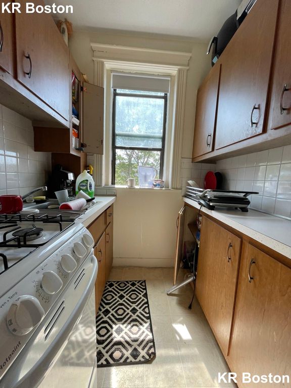 1130 Commonwealth Ave #5, Allston, MA 02134