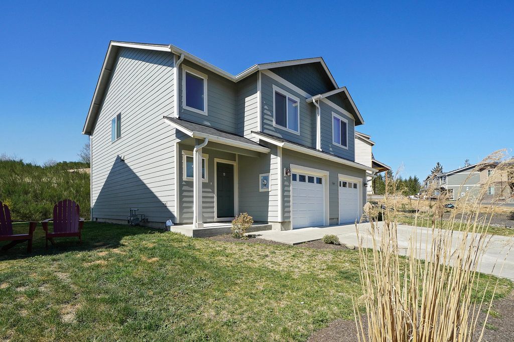 1565 SE Honeysuckle Loop, Warrenton, OR 97146