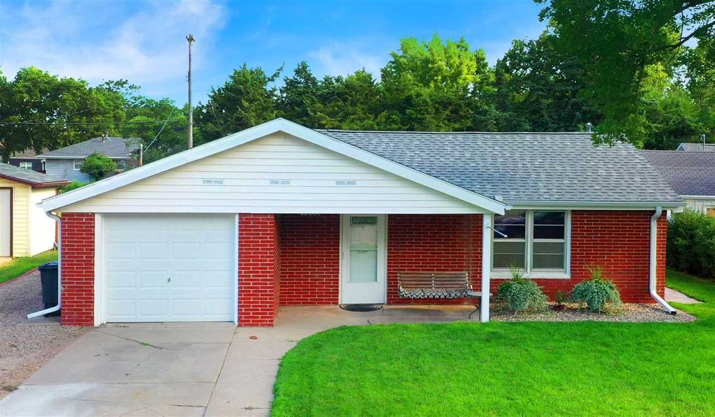 4008 13th St, Columbus, NE 68601