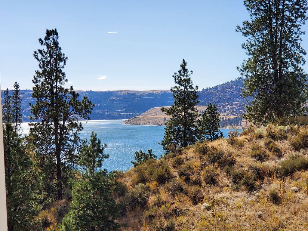 143 W Airport Loop, Seven Bays, WA 4 Bed, 3 Bath SingleFamily Home