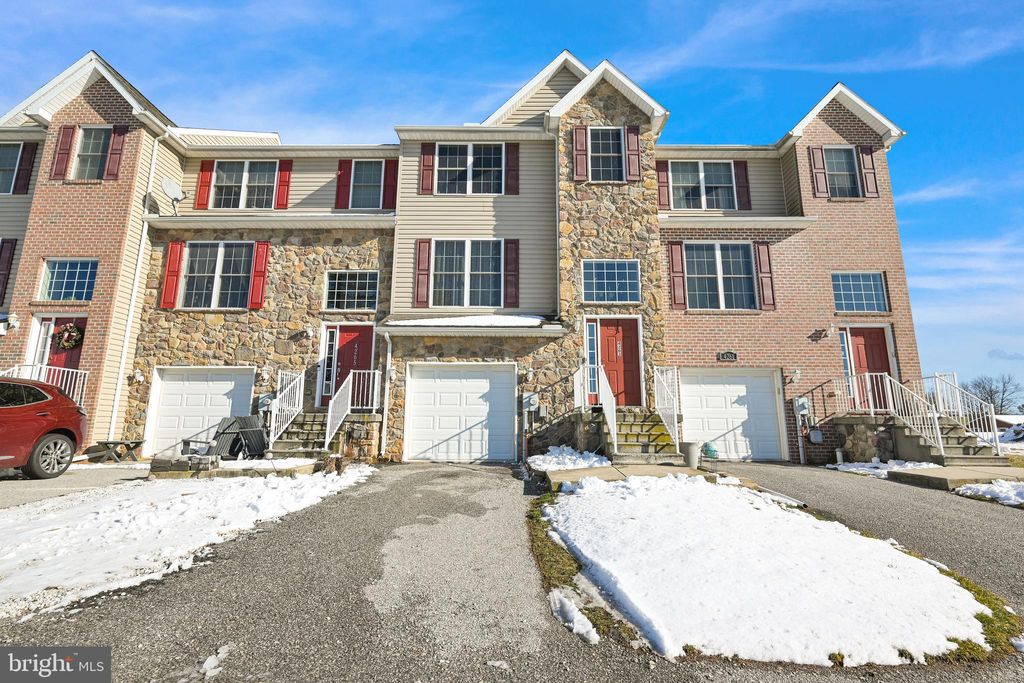 4263 Board Rd, Manchester, PA 17345