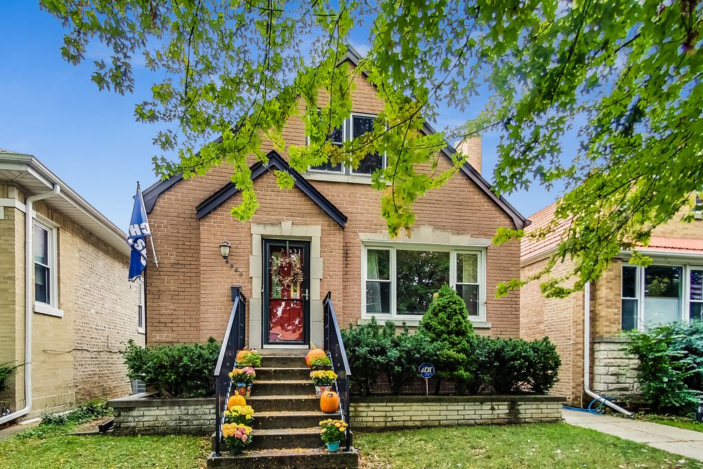 4945 N Meade Ave, Chicago, IL 60630