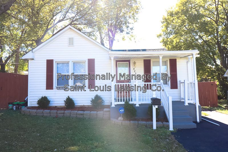 9232 Bristol Ave, Saint Louis, MO 63114