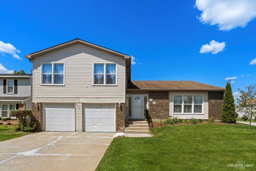 1844 Harvest Ln, Glendale Heights, IL 60139
