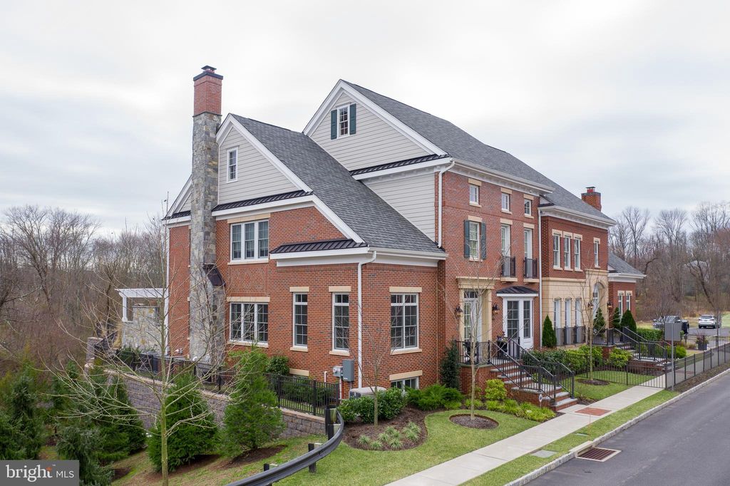 2 Rabbit Run Dr, New Hope, PA 18938