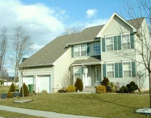 5 Ginger Dr, Edison, NJ 08837