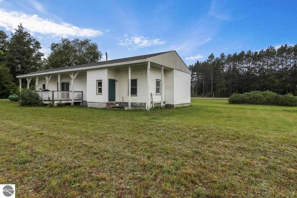 12030 Cinder Rd, Beulah, MI 49617