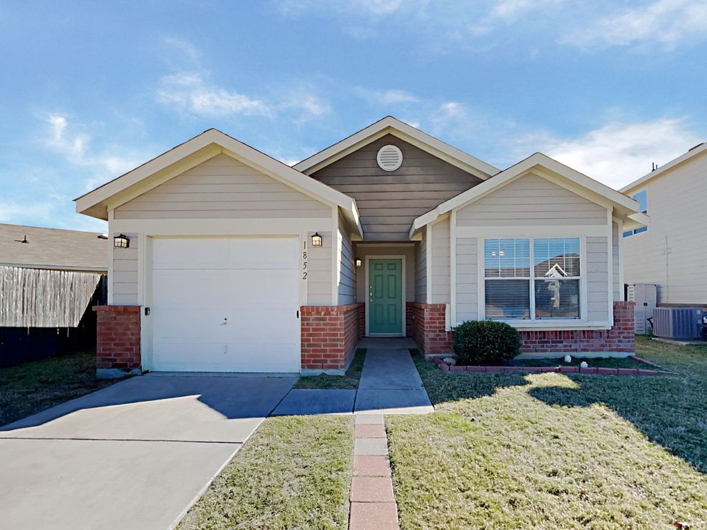 1852 Village Park Trl, Burleson, TX 76028