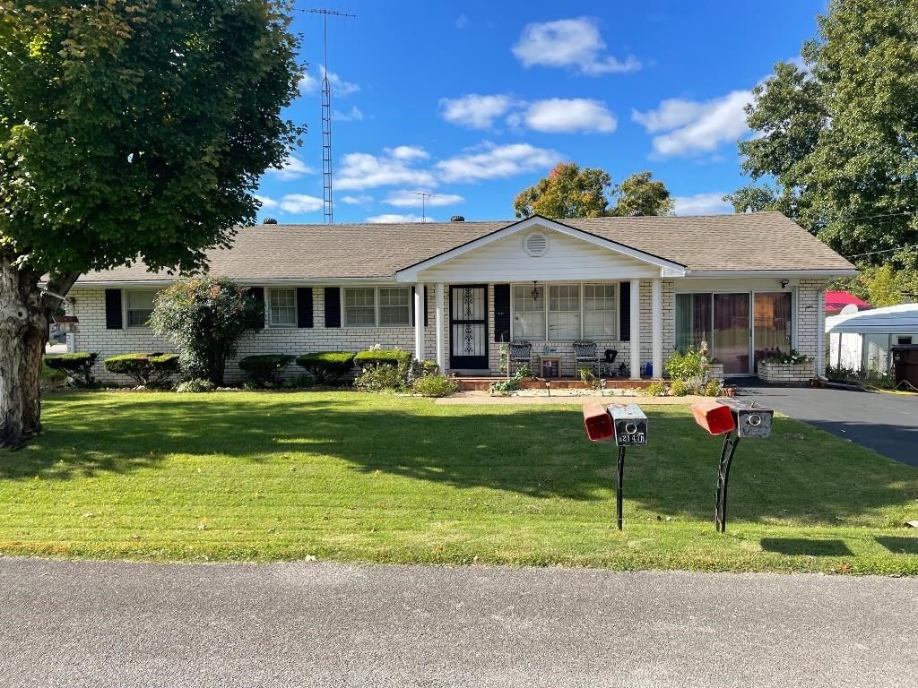 2147 Walnut St, Bowling Green, KY 42101